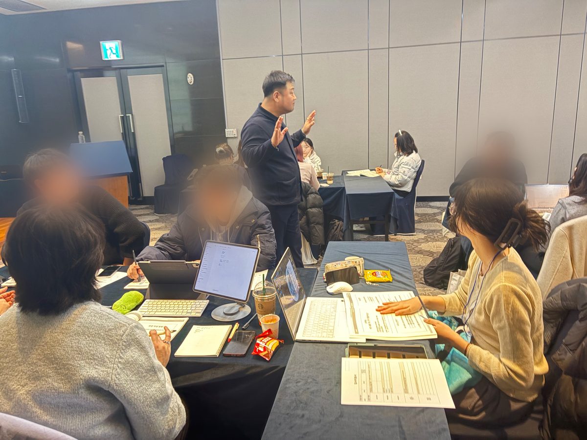 조별 실습 1:1 지도 장면